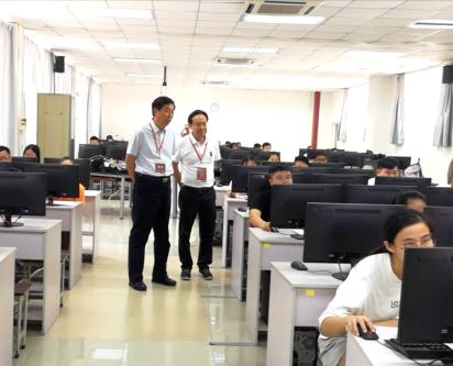 中國銀行業(yè)協(xié)會(huì)顧問王哲巡考