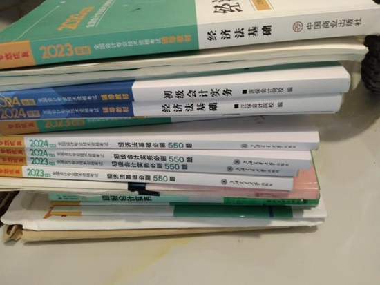 既是寶媽也是上班族 努力備戰(zhàn)初級會計 加油 我們就是那個幸運(yùn)的人！